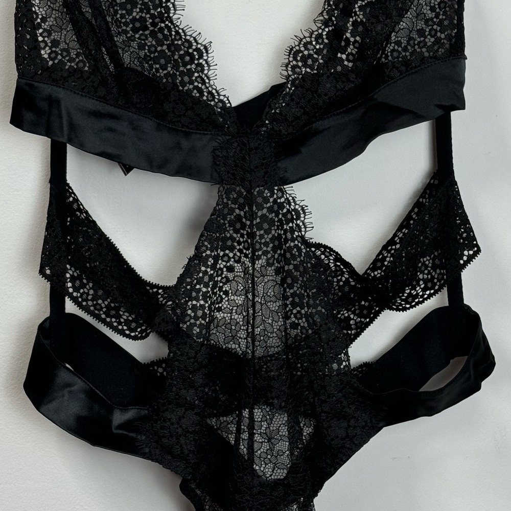 Victoria's Secret Very Sexy Lingerie Banded Plunge Teddy b lack sz L - Picture 10 of 11